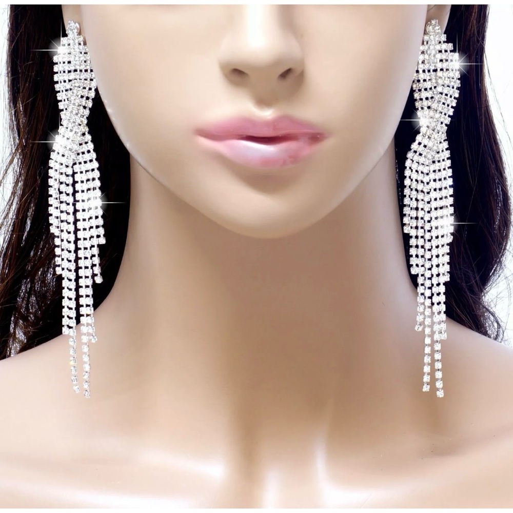 ⛔️SOLD⛔️LOVISA Silver tone Clear Rhinestone Dangle Waterfall Tassel Earrings NWT - Picture 6 of 14